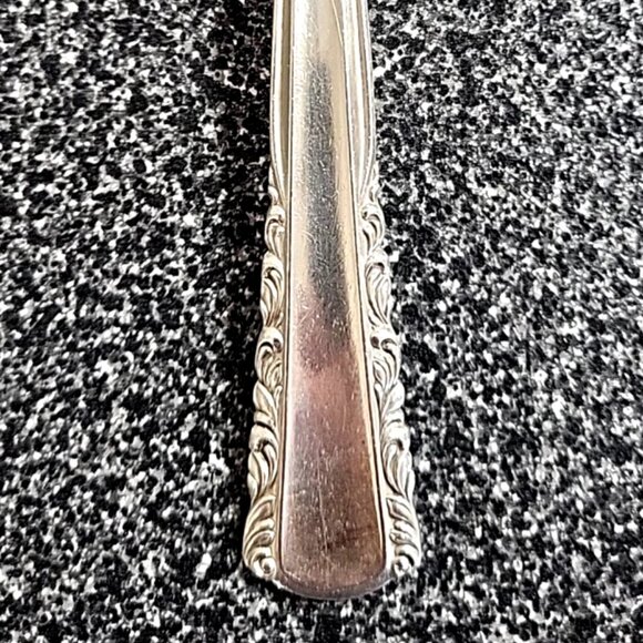 Holmes & Edwards May Queen 1951 IS 2 Pierced Serving Spoons Deep Silver - Picture 2 of 4